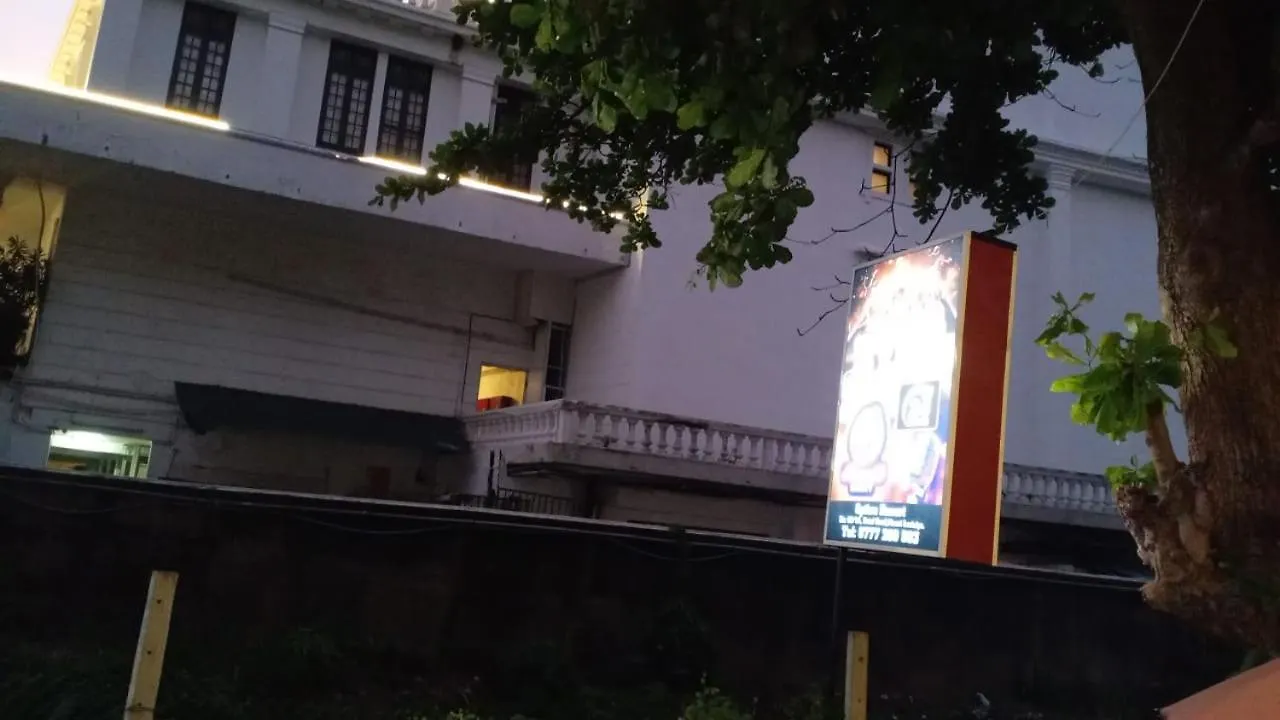 Inn Mount Laveniya Options Guest House & Restaurant Dehiwala-Mount Lavinia Sri Lanka