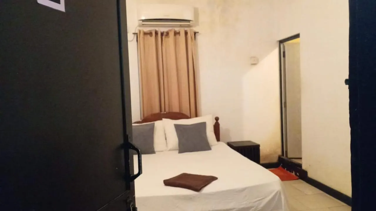 Mount Laveniya Options Guest House & Restaurant Dehiwala-Mount Lavinia 0*,